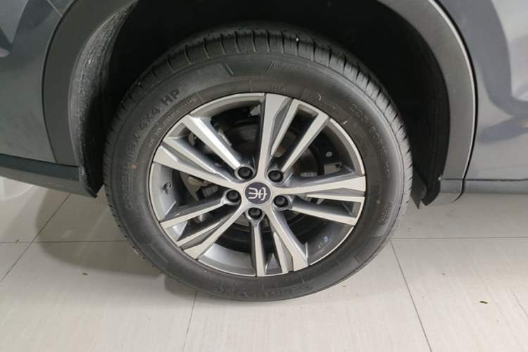 Used BYD Song Pro 2019 1.5T Automatic Elite Edition Right Rear Wheel Hub