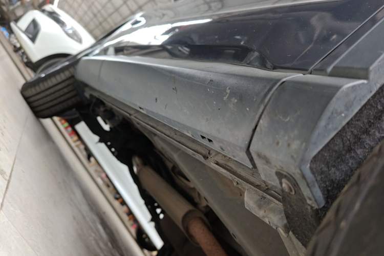 Used BYD Song Pro 2019 1.5T Automatic Luxury Model Right Side Sill
