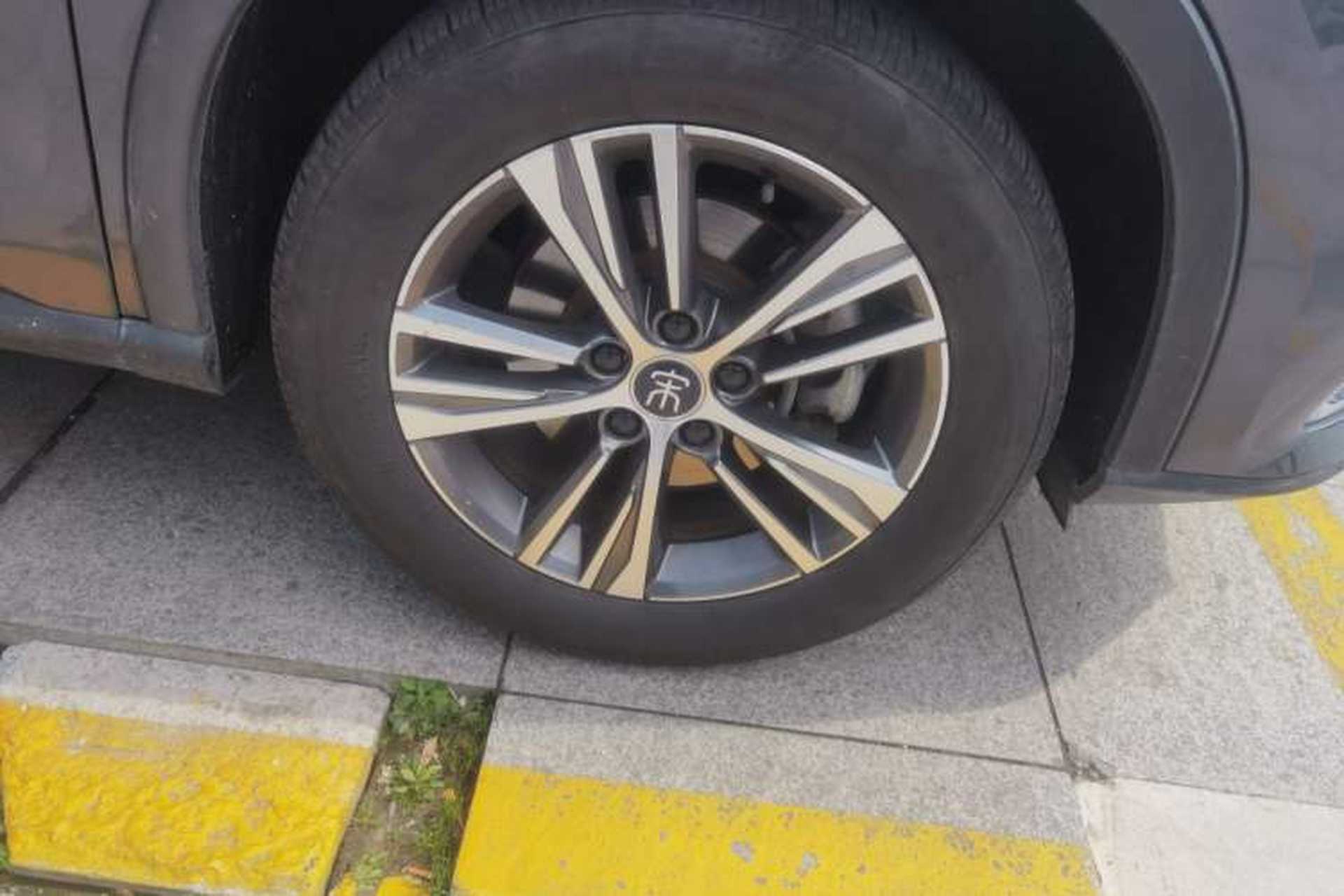 Used BYD Song Pro 2019 1.5T Automatic Elite Edition Right Front Wheel Hub