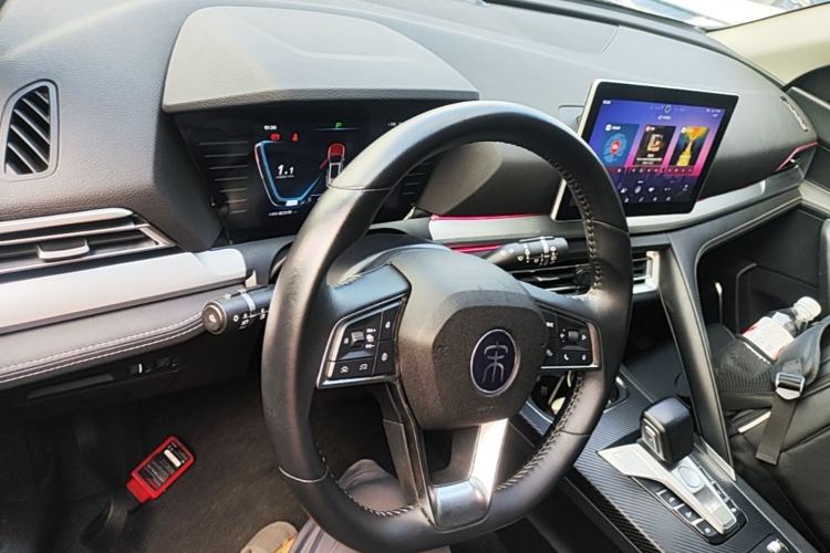 Used BYD Song Pro 2019 1.5T Automatic Luxury Model Center Console