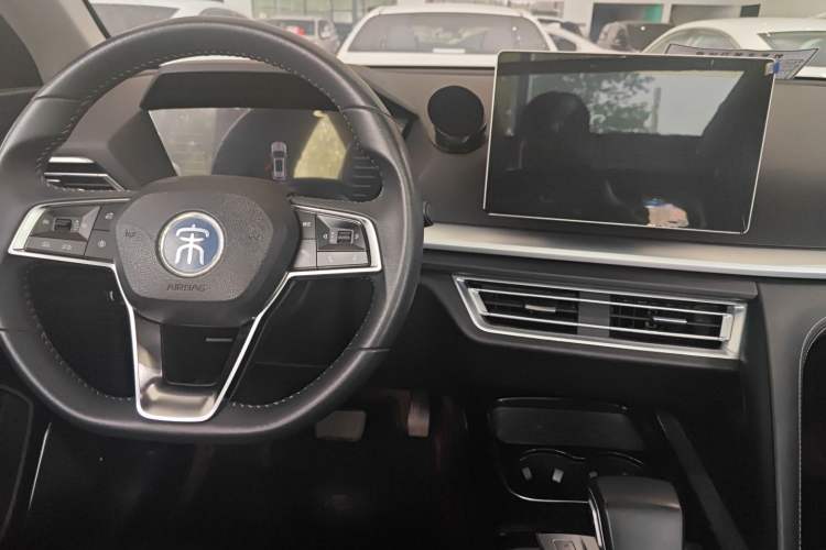 Used BYD Song Pro 2019 1.5T Automatic Luxury Model Center Console