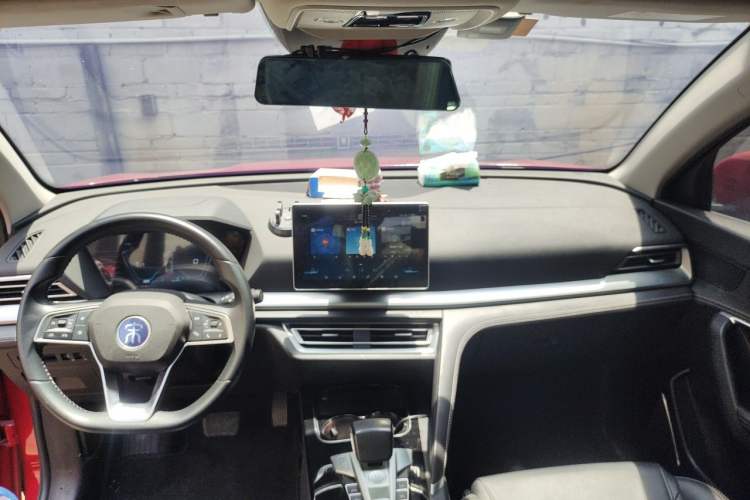 Used BYD Song Pro 2019 1.5T Automatic Luxury Model Center Console