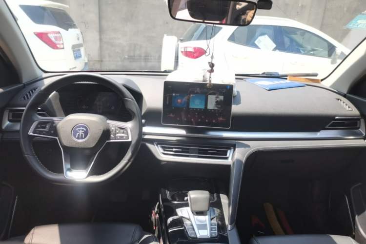 Used BYD Song Pro 2019 1.5T Automatic Luxury Model Center Console