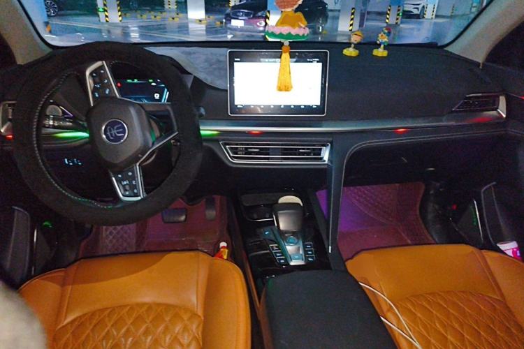 Used BYD Song Pro 2019 1.5T Automatic Luxury Model Center Console