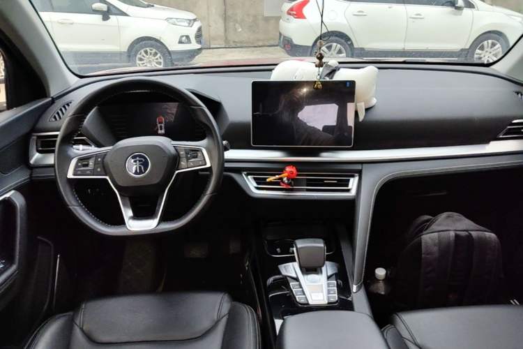 Used BYD Song Pro 2019 1.5T Automatic Luxury Model Center Console