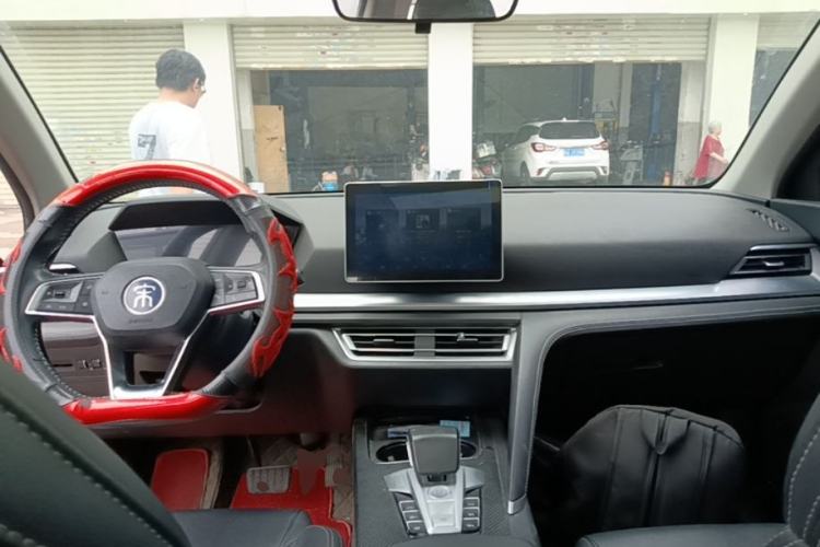 Used BYD Song Pro 2019 1.5T Automatic Luxury Model Center Console