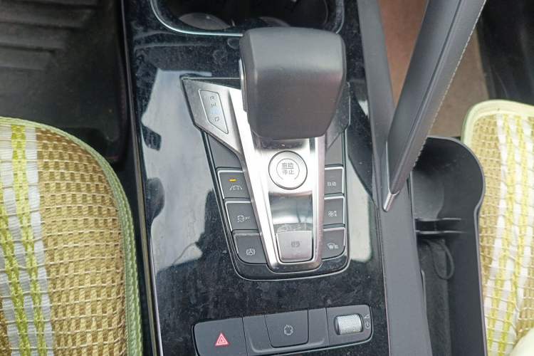 Used BYD Song Pro 2019 1.5T Automatic Luxury Model Gear Lever