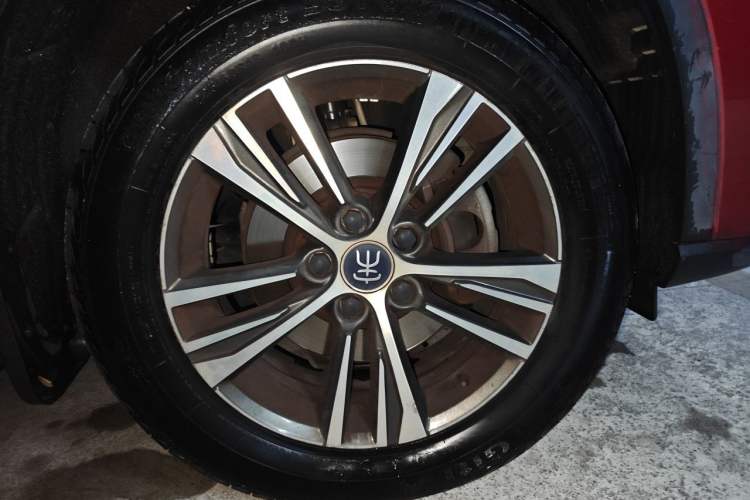 Used BYD Song Pro 2019 1.5T Automatic Luxury Model Right Front Wheel Hub