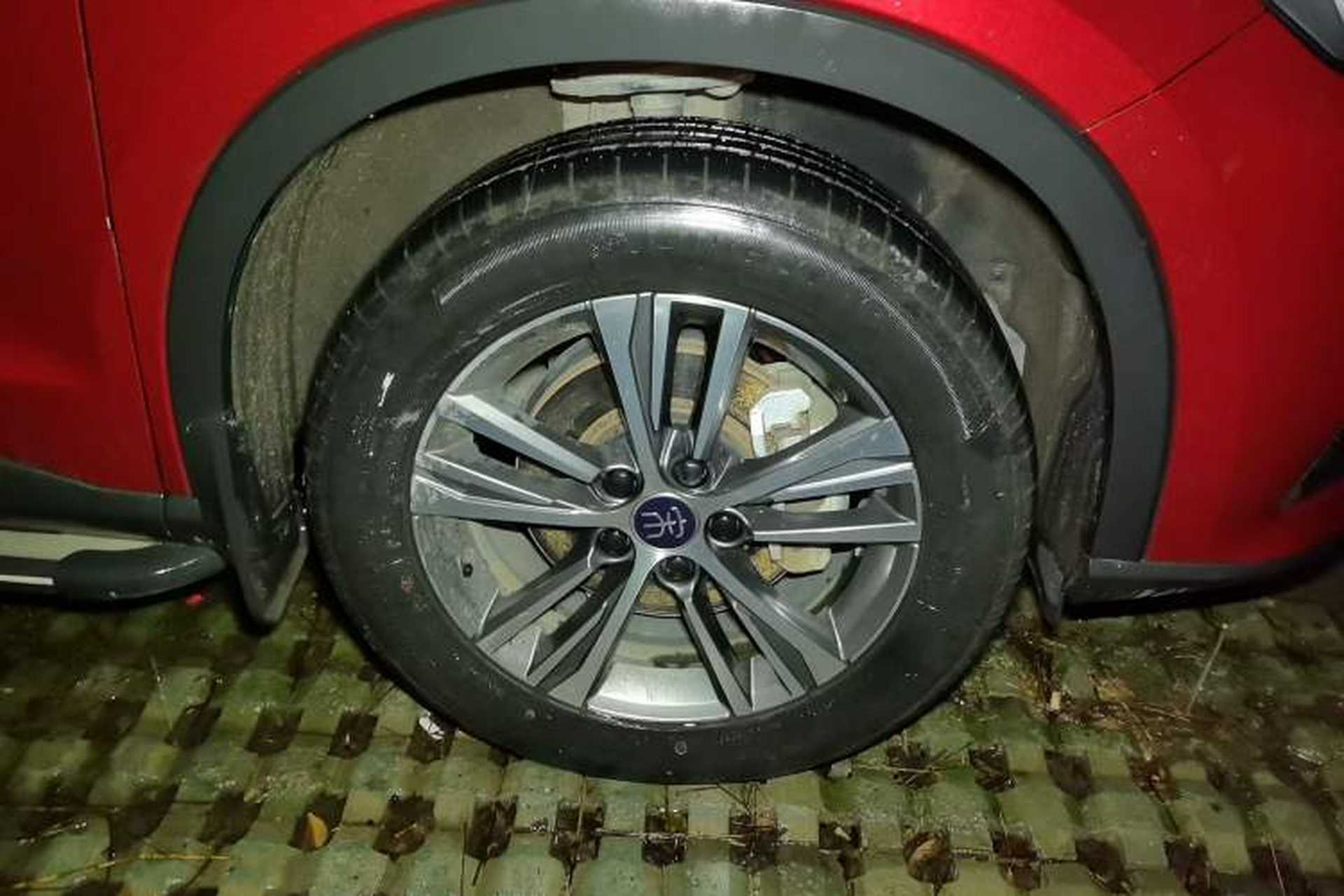 Used BYD Song Pro 2019 1.5T Automatic Luxury Model Right Front Wheel Hub