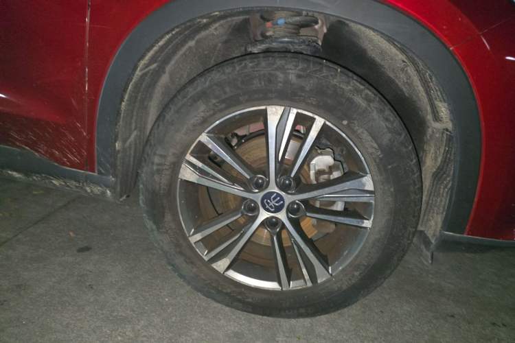Used BYD Song Pro 2019 1.5T Automatic Luxury Model Right Front Wheel Hub