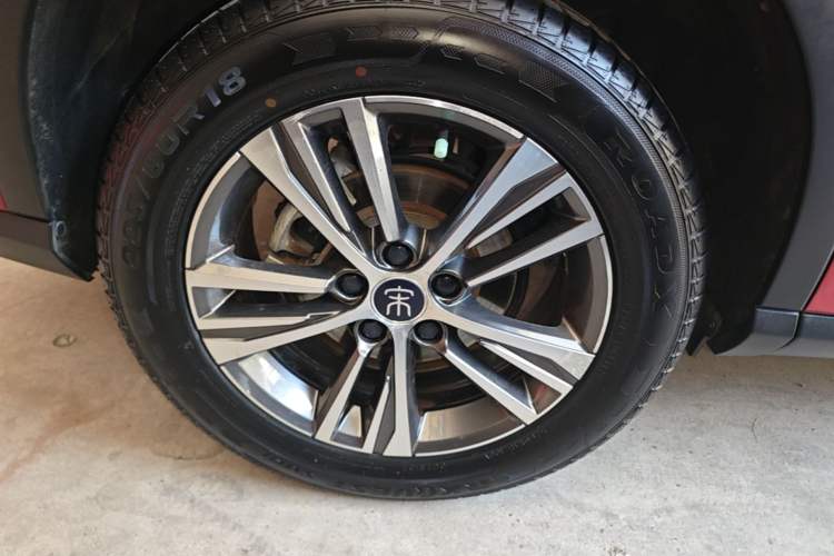 Used BYD Song Pro 2019 1.5T Automatic Luxury Model Right Rear Wheel Hub