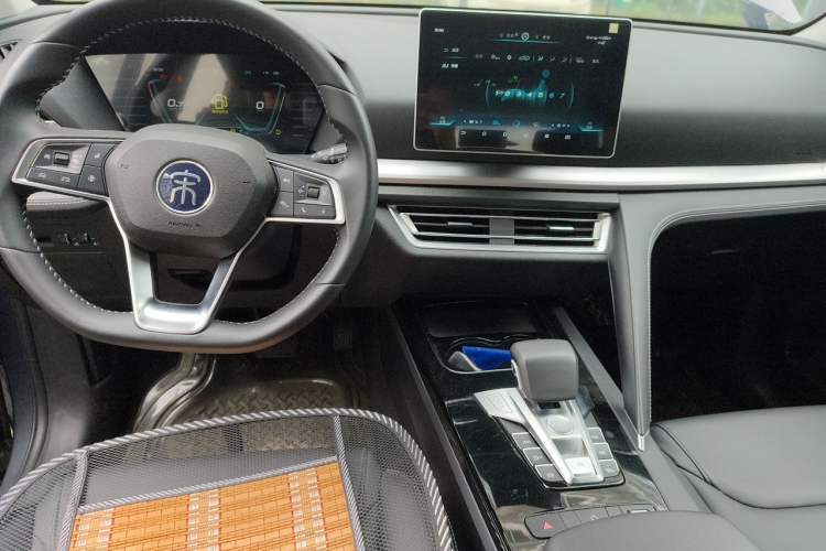 Used BYD Song Pro 2019 1.5T Automatic Luxury Model Center Console