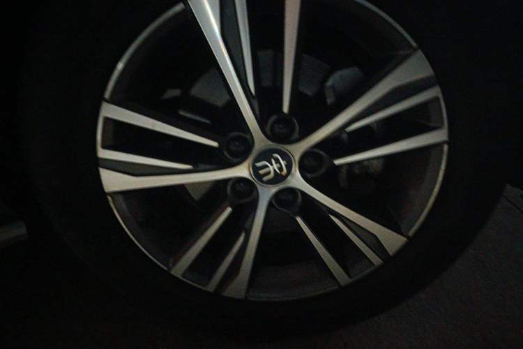 Used BYD Song Pro 2019 1.5T Automatic Elite Edition Right Front Wheel Hub