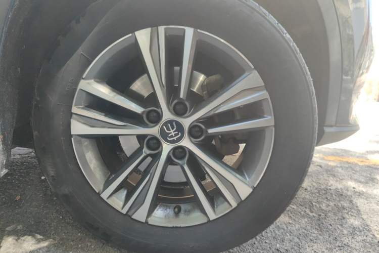 Used BYD Song Pro 2019 1.5T Automatic Luxury Model Right Front Wheel Hub
