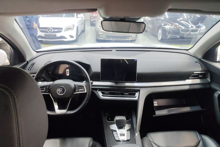 Used BYD Song Pro 2019 1.5T Automatic Luxury Model Center Console