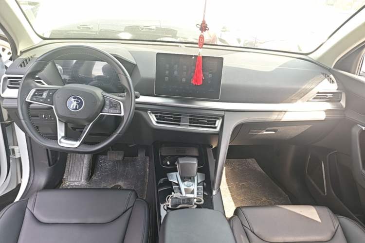Used BYD Song Pro 2019 1.5T Automatic Luxury Model Center Console