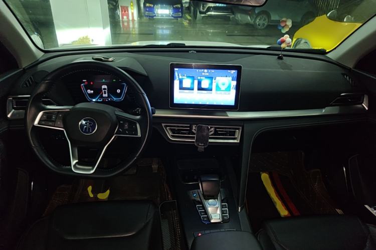 Used BYD Song Pro 2019 1.5T Automatic Luxury Model Center Console
