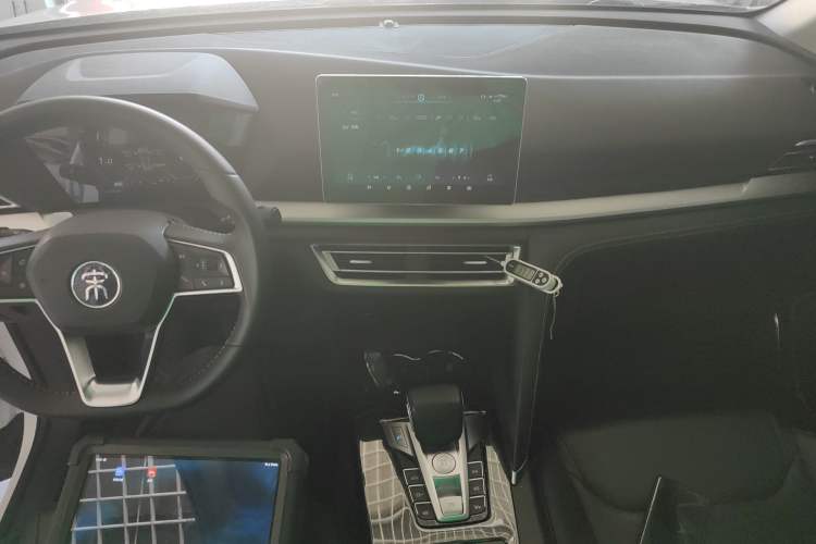 Used BYD Song Pro 2019 1.5T Automatic Luxury Model Center Console