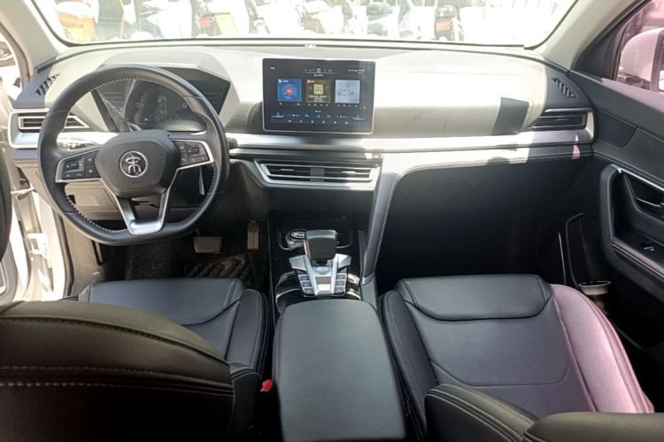 Used BYD Song Pro 2019 1.5T Automatic Luxury Model Center Console