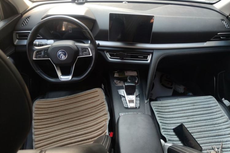 Used BYD Song Pro 2019 1.5T Automatic Luxury Model Center Console