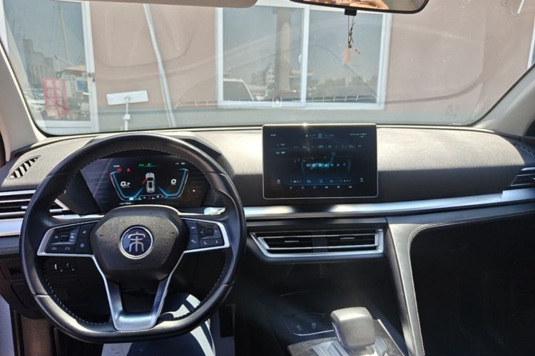 Used BYD Song Pro 2019 1.5T Automatic Luxury Model Center Console