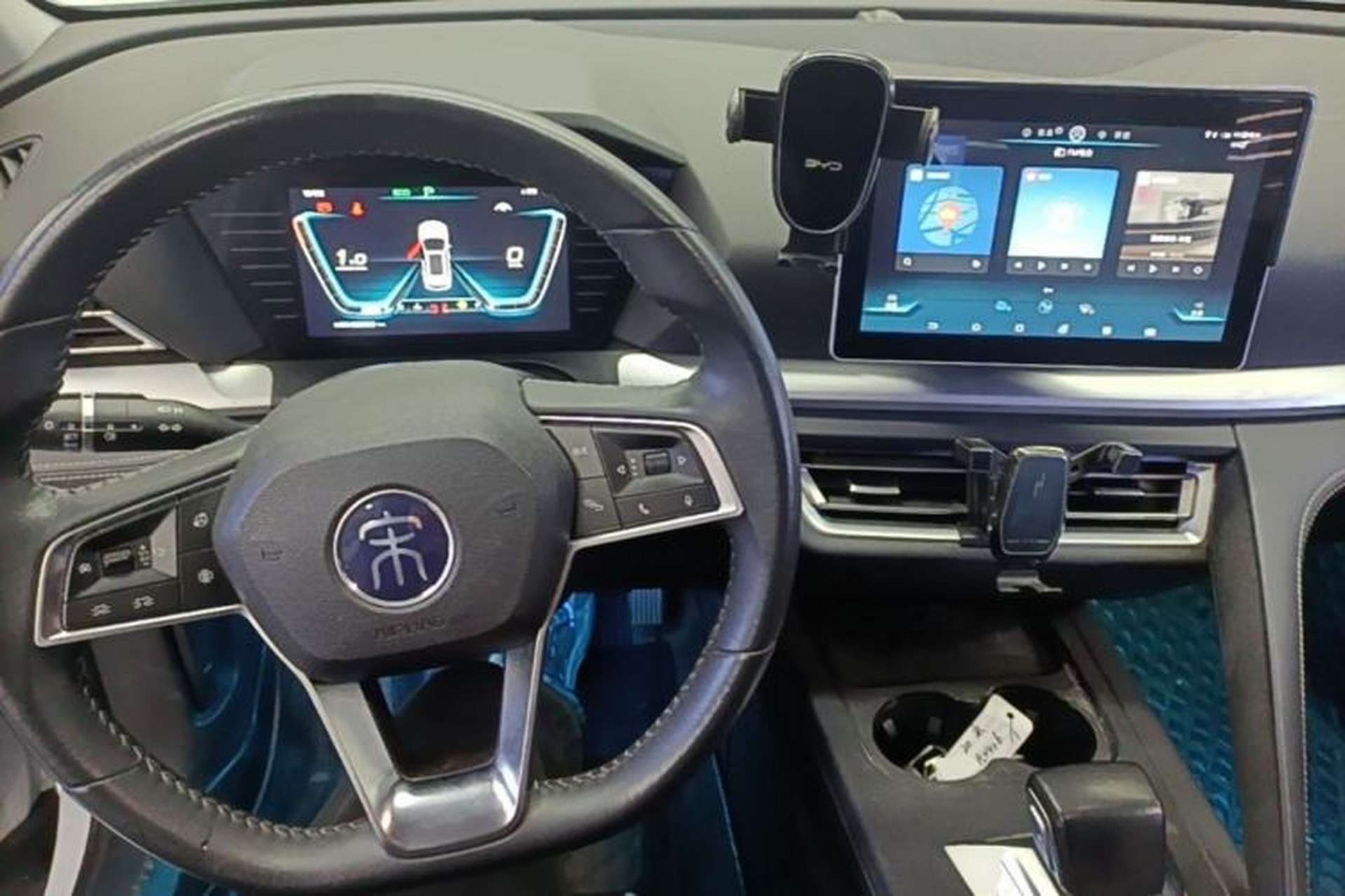 Used BYD Song Pro 2019 1.5T Automatic Luxury Model Center Console