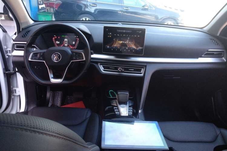 Used BYD Song Pro 2019 1.5T Automatic Prestige Model Center Console