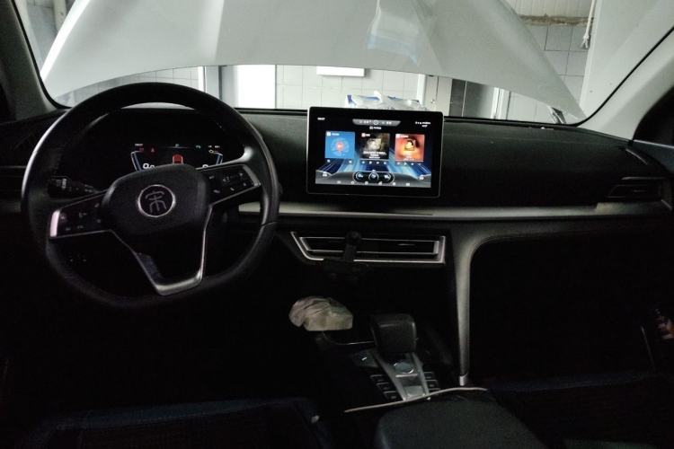Used BYD Song Pro 2019 1.5T Automatic Luxury Model Center Console