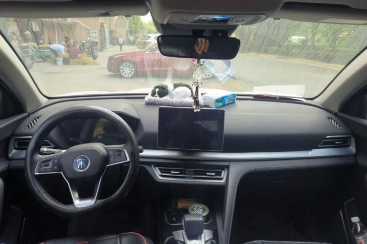 Used BYD Song Pro 2019 1.5T Automatic Luxury Model Center Console