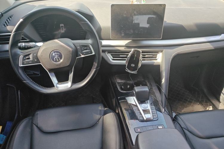 Used BYD Song Pro 2019 1.5T Automatic Luxury Model Center Console