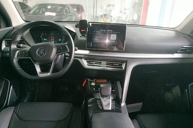 Used BYD Song Pro 2019 1.5T Automatic Luxury Model Center Console