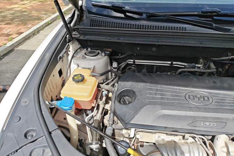 Used BYD Song Pro 2019 1.5T Automatic Luxury Model Engine Bay Right