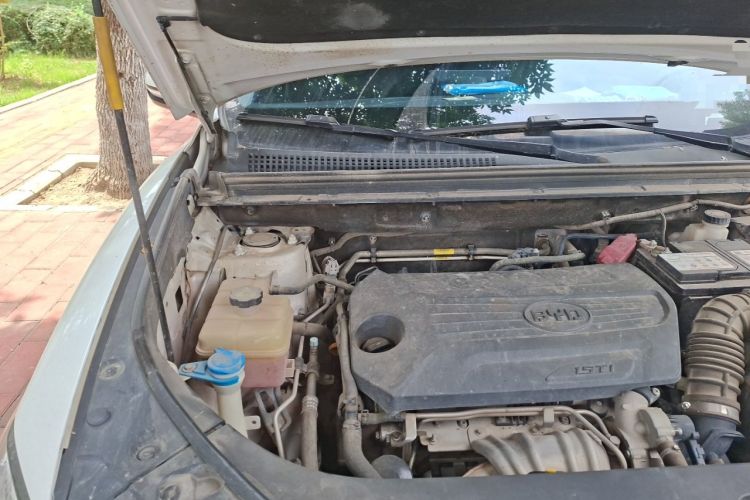 Used BYD Song Pro 2019 1.5T Automatic Elite Edition Engine Bay Right
