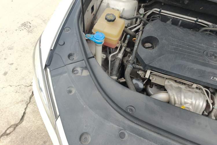 Used BYD Song Pro 2019 1.5T Automatic Prestige Model Engine Bay Right