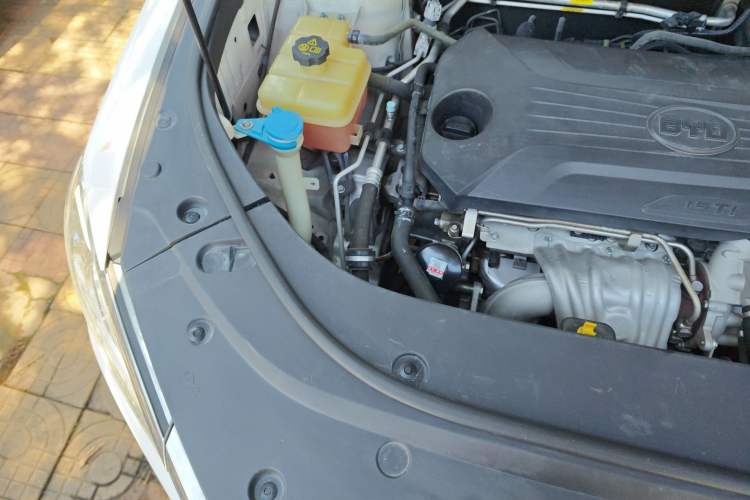 Used BYD Song Pro 2019 1.5T Automatic Elite Edition Engine Bay Right