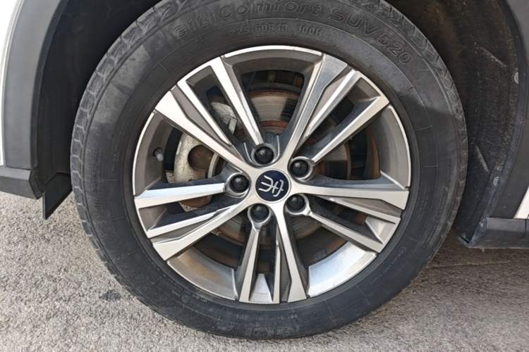 Used BYD Song Pro 2019 1.5T Automatic Luxury Model Exterior 4
