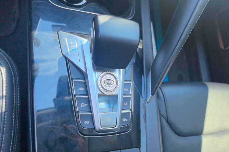 Used BYD Song Pro 2019 1.5T Automatic Luxury Model Gear Lever