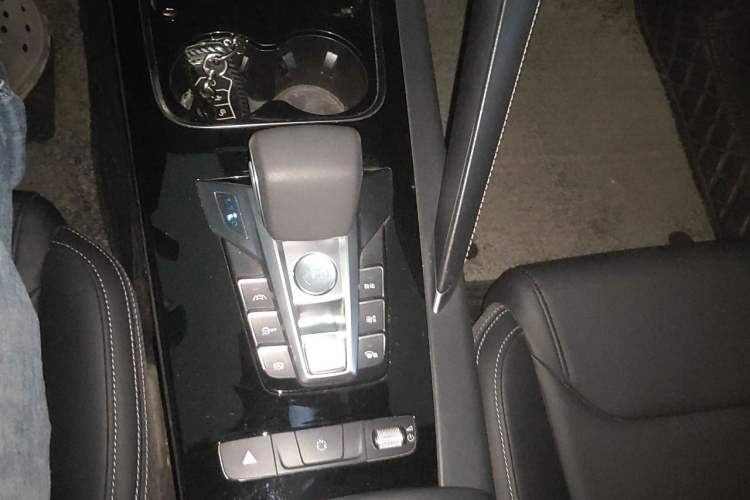 Used BYD Song Pro 2019 1.5T Automatic Luxury Model Gear Lever