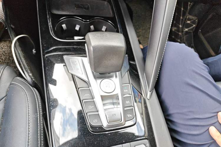 Used BYD Song Pro 2019 1.5T Automatic Luxury Model Gear Lever