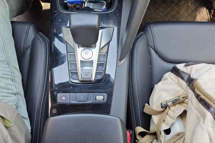 Used BYD Song Pro 2019 1.5T Automatic Luxury Model Gear Lever