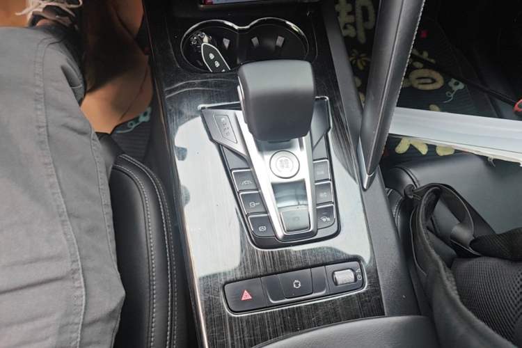 Used BYD Song Pro 2019 1.5T Automatic Luxury Model Gear Lever