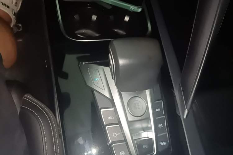 Used BYD Song Pro 2019 1.5T Automatic Luxury Model Gear Lever