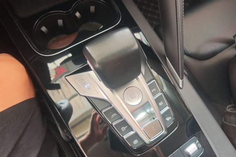 Used BYD Song Pro 2019 1.5T Automatic Luxury Model Gear Lever