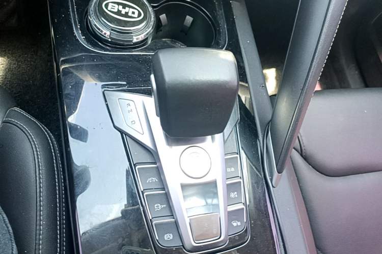 Used BYD Song Pro 2019 1.5T Automatic Luxury Model Gear Lever