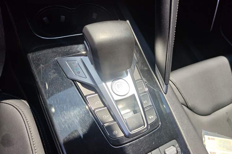 Used BYD Song Pro 2019 1.5T Automatic Luxury Model Gear Lever