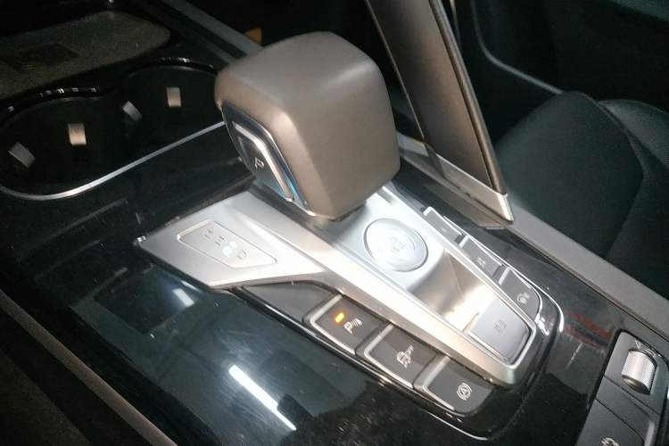 Used BYD Song Pro 2019 1.5T Automatic Elite Edition Gear Lever