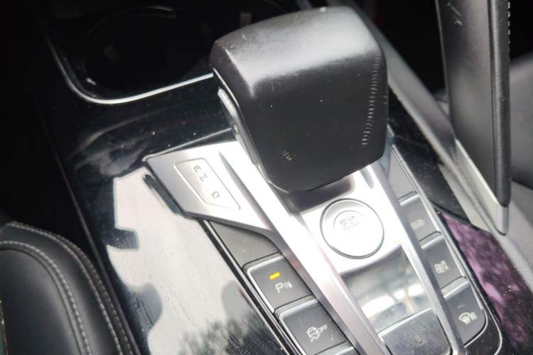 Used BYD Song Pro 2019 1.5T Automatic Elite Edition Gear Lever