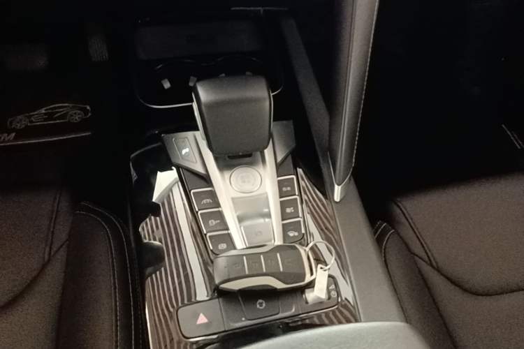 Used BYD Song Pro 2019 1.5T Automatic Luxury Model Gear Lever