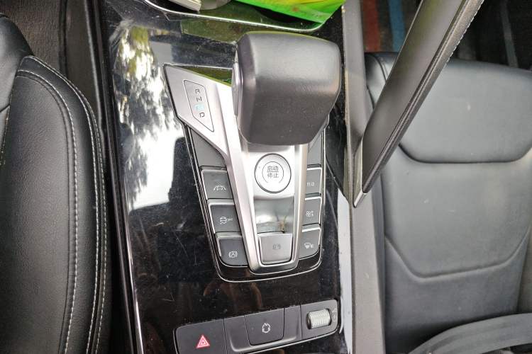Used BYD Song Pro 2019 1.5T Automatic Luxury Model Gear Lever