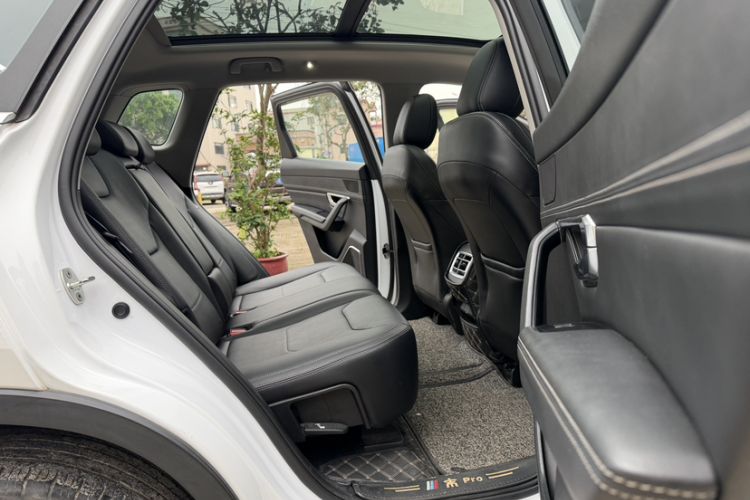 Used BYD Song Pro 2019 1.5T Automatic Elite Edition Interior 11